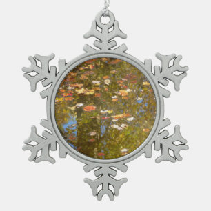 Ornement Flocon De Neige Feuilles d'automne et réflexion sur le cours d'eau