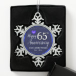 Ornement Flocon De Neige Joyeux 65e anniversaire de Mariage<br><div class="desc">Beau bleu Joyeux 65e anniversaire ornement. Faux feuille sur 65ème et comme cadre de bordure. Arrière - plan à huile bleue créé par Valarie Wade. Petit bijou de coeur bleu dans le coin supérieur. Les noms et les dates sont réglables.</div>