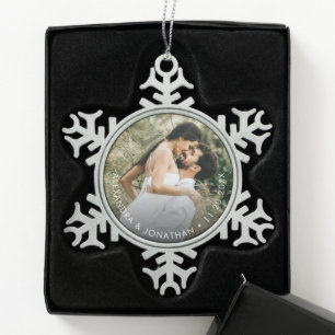 Ornement Flocon De Neige Photo et date personnalisées simples