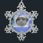 Ornement Flocon De Neige Premier Hanoukka personnalisé<br><div class="desc">Hanoukka heureux ! L'étoile de David et le Menorah conçoivent l'ornement de Hanoukka avec l'année,  le nom de bébé,  et la photo personnalisés. La manière parfaite de commémorer un nouveau paquet des premières vacances de la joie ! Fait un grand cadeau !</div>