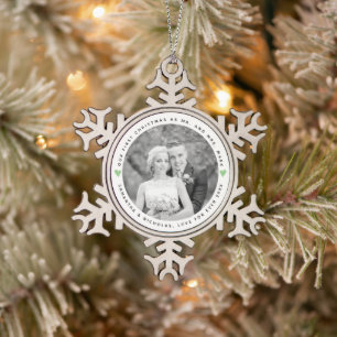 Ornement Flocon De Neige Premier Noël en tant que M. et Mme Green Coeurs ph