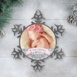 Ornement Flocon De Neige Première photo de Noël Light Rose Baby Girl<br><div class="desc">La bannière "My First Christmas" et le design de décoration de la photo de la frontière avec flocon de neige peuvent être personnalisés avec le nom de la petite fille et l'année de naissance. Inclut une deuxième photo à l'arrière. Couleurs claires rose,  gris et blanc.</div>