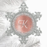 Ornement Flocon De Neige Rose Gold brossé Parties scintillant métallique No<br><div class="desc">Personnalisez facilement ce chic flocon de neige encadré de décoration de Noël avec une jolie parties scintillant brillante en argent sur un arrière - plan métallique brossé en or rose.</div>