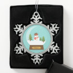 Ornement Flocon De Neige S'AMUSER ! Snowman Snowflake - Personnalisé -Ajout<br><div class="desc">S'AMUSER ! Flocon de neige de Noël Snowman Ornament - Personnalisé - Ajouter un nom Plus comme ceci et des produits personnalisés : zazzle.com/store/evreething</div>