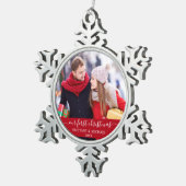 Ornement Flocon De Neige Script élégant Notre premier Noël Couple Rouge (Vue impression)