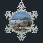 Ornement Flocon De Neige St. Thomas Rocky Beach<br><div class="desc">L'une de nos excursions à Saint Thomas, USVI, nous a emmenés sur cette plage rocheuse. Le contraste entre le bleu du ciel et les vagues de l'océan et les tons roses et oranges des rochers en a fait une image irrésistible. Consultez notre magasin pour d'autres photos du littoral de l'île....</div>