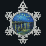Ornement Flocon De Neige Starry Night Over the Rhone par Vincent Van Gogh<br><div class="desc">Nuit étoilée sur le Rhône par Vincent Van Gogh. C'est un vieux chef-d'oeuvre du peintre-maître néerlandais Vincent Van Gogh. Cette belle peinture a une belle couleur, vibrante, saturée. Vincent Van Gogh était un peintre impressionniste de poste hollandais. Ce tableau a été peint sur les rives du Rhône en France. Cette...</div>