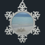 Ornement Flocon De Neige Stormy Sandcastle Beach Landscape<br><div class="desc">Quelque chose d'un peu différent - une photo d'un château de sable (fait par moi, soit dit en passant) sur le point d'être détruit par une tempête qui arrive. C'est un peu plus sombre que d'habitude, mais intéressant - espérons que vous appréciez. Consultez notre magasin pour plus de photos de...</div>