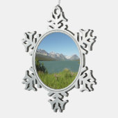 Ornement Flocon De Neige Vue sur le lac Swiftcurrent du parc national des G (Vue impression)