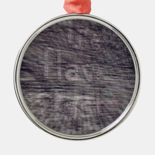 Ornement Métallique Abstrait Ghost Sign on Brick Building (Devant)