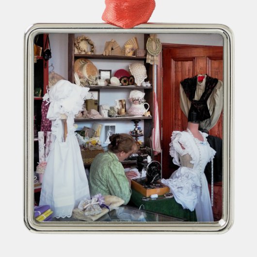 ORNEMENT MÉTALLIQUE ANGLETERRE VICTORIENNE (Devant)