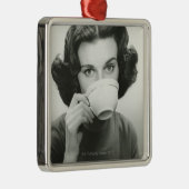 Ornement Métallique Boire de femme (Droite)