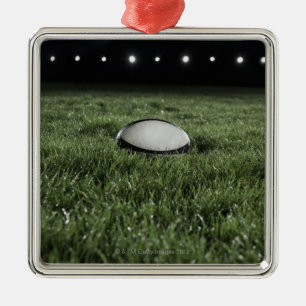 Ornement Métallique Boule de rugby se reposant sur le lancement