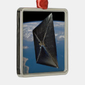 Ornement Métallique Concept artistique de NanoSail-D dans l'espace (Droite)