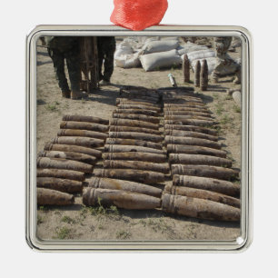 Ornement Métallique Des dispositifs explosifs sont identifiés et