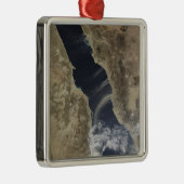 Ornement Métallique Des panaches de poussière explosent au large des c (Droite)