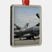 Ornement Métallique F-16 Fighting Falcons attend le lancement (Droite)