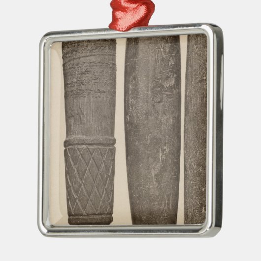 Ornement Métallique IX tuyaux en pierre, ainsi Calif (Gauche)