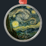 Ornement Métallique La nuit étoilée de Vincent van Gogh (1889)<br><div class="desc">Une oeuvre d'art classique qui est passée dans le domaine public et fait des cadeaux merveilleux et d'autres produits. Van Gogh a écrit un jour : "Il me semble souvent que la nuit est encore plus richement colorée que le jour; ayant des teintes des violets, des bleus et des verts...</div>