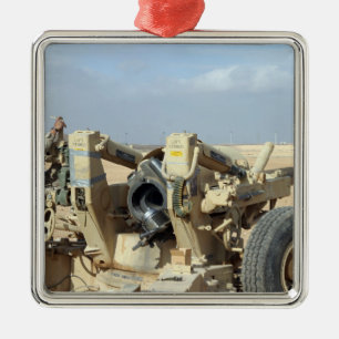 Ornement Métallique Les marines des USA disposent à mettre le feu à un