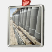 Ornement Métallique Les rangées de munitions sont empilées et préparée (Gauche)