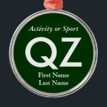 Ornement Métallique Lettre de Varsité du collège ou du secondaire Keep<br><div class="desc">Cliquez sur "personnaliser" pour personnaliser ce cadeau avec votre arrière - plan et vos jeux de couleurs.</div>