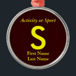 Ornement Métallique Lettre de Varsité du collège ou du secondaire Keep<br><div class="desc">Cliquez sur "personnaliser" pour personnaliser ce cadeau avec votre arrière - plan et vos jeux de couleurs.</div>