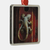 Ornement Métallique lézard gris sur bois usé (Droite)