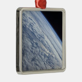 Ornement Métallique L'horizon terrestre contre la noirceur de l'espace (Droite)