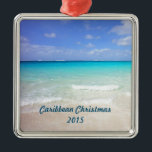 Ornement Métallique Noël tropical des Caraïbes bleu azuré de plage<br><div class="desc">Personnalisez cet ornement des Caraïbes de Noël pour commémorer votre Noël dans les Caraïbe. Une plage sablonneuse blanche avec des vagues douces et une vue d'océan vive de cristal - la turquoise claire arrose. Le ciel bleu lumineux et les nuages pelucheux mous donnent sur ce site de vacances des Caraïbes...</div>