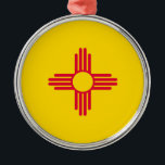 Ornement Métallique Nouveau-Mexique État Drapeau<br><div class="desc">Voici un Design de drapeau de l'état du Nouveau-Mexique présenté sur une variété de produits. Une excellente idée cadeau pour toutes les occasions et pour toute personne en visite. Utilisez le lien "Demandez à ce concepteur" pour nous contacter avec vos demandes de design spécial ou pour obtenir de l'aide pour...</div>