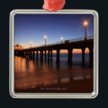 Ornement Métallique Pilier de Manhattan Beach au coucher du soleil, la<br><div class="desc">AssetID : 131374308/{pullover}/pilier de Manhattan Beach au coucher du soleil,  la Californie</div>