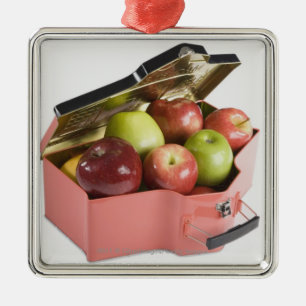 Ornement Métallique Plan rapproché des pommes dans une boîte