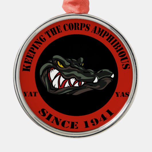 Ornement Métallique Rouge 1941 (Devant)