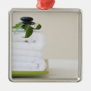 Ornement Métallique Serviettes et pierres blanches de spa