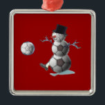 Ornement Métallique Snowman du ballon de football<br><div class="desc">Soccer Ball Snowman semble adorable sur une large gamme de cadeaux de Noël. N'importe quel fan de football adorerait ce design sur son présent.</div>