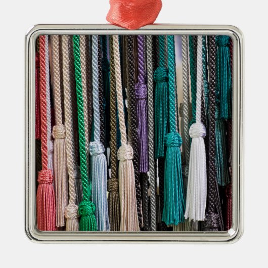 Ornement Métallique Tassels Sur Le Marché (Devant)