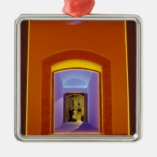Ornement Métallique UE, Espagne, Barcelone. Porte lumineuse près de P
