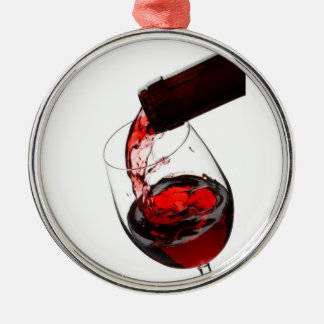 Ornement Métallique Un verre de vin rouge