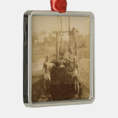 Ornement Métallique Une machine égyptienne d'irrigation sur les (Droite)