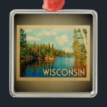 Ornement Métallique Vintage voyage du Wisconsin<br><div class="desc">Un décor Wisconsin de style vintage cool avec une belle scène de lac avec des arbres forestiers et un joli ciel bleu.</div>