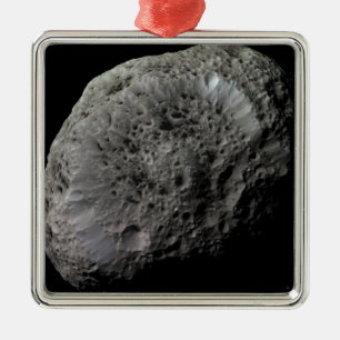 Ornement Métallique vue de Faux-couleur de la lune Hyperion de Saturn