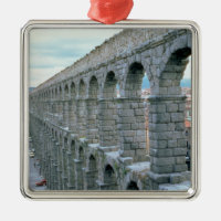 Vue de l'aqueduc romain datant probablement