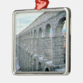 Ornement Métallique Vue de l'aqueduc romain datant probablement (Gauche)