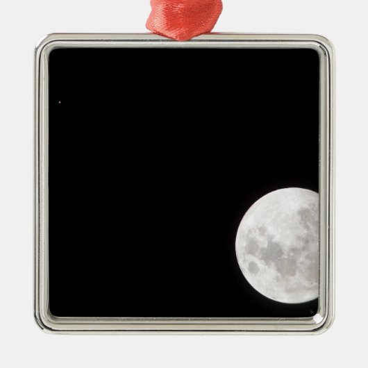 Ornement Métallique Vue d'une pleine lune, montre aussi Mars (Devant)