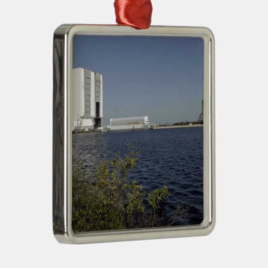 Ornement Métallique Vue sur le bassin, navette spatiale Atlantis (Droite)