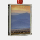 Ornement Métallique Wildebeest pendant la migration, Connochetes (Droite)