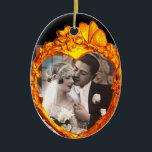 ORNEMENT OVALE EN CÉRAMIQUE BOUTEILLE D'OR ET FLEURS MODÈLE PHOTO DU COEUR<br><div class="desc">Élégant design floral Art Nouveau monogramme avec une pierre à gemme 3d brillante.</div>