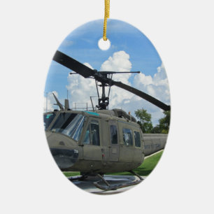 Ornement Ovale En Céramique Hélicoptère vintage de militaires du Vietnam Uh-