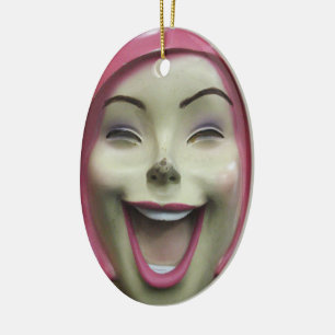 Ornement Ovale En Céramique Mannequin fou de rire ~ Uncanny Valley Girl
